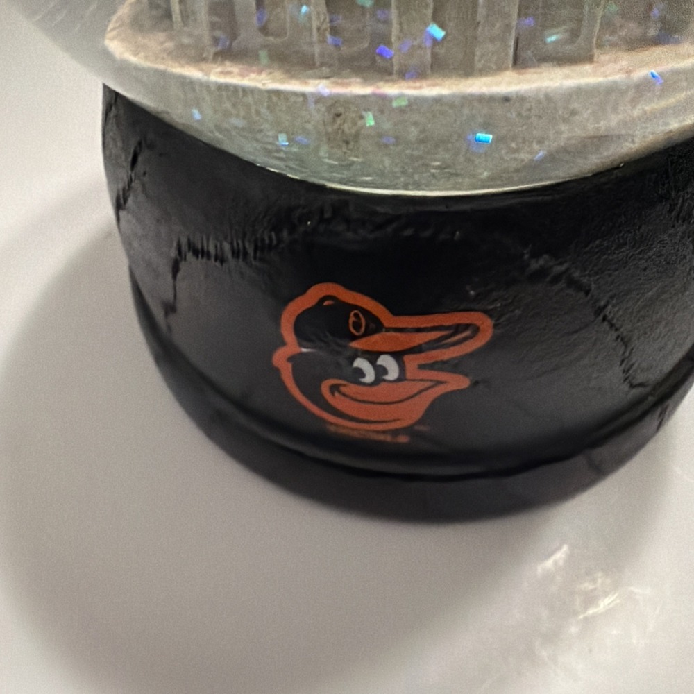 Baltimore Orioles Camden Yards Stadium Snow Globe Bottle Opener MLB Collectible - Picture 4 of 6